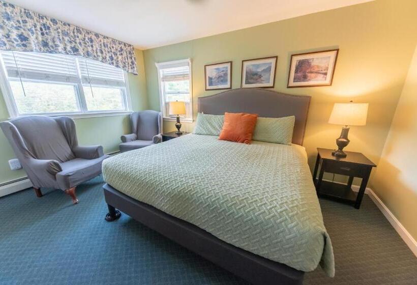 غرفة قياسية سرير كينج, Inn By The River