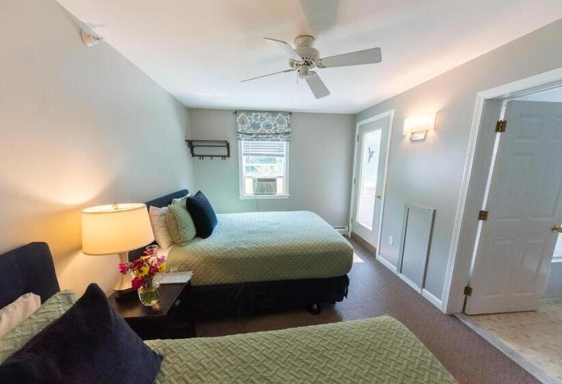 غرفة قياسية, Inn By The River