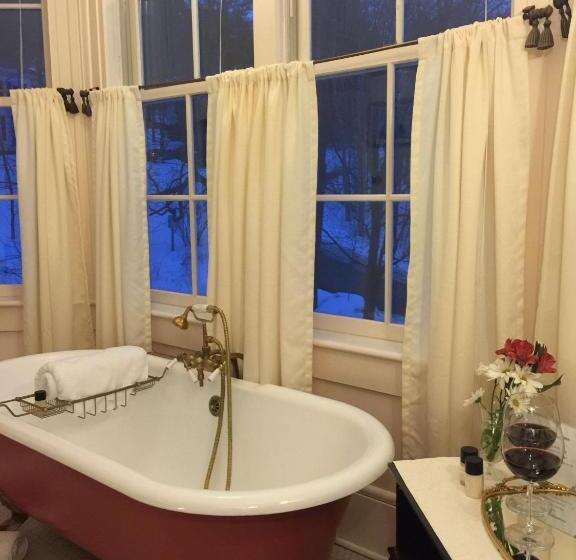 غرفة ديلوكس, Blackinton Manor