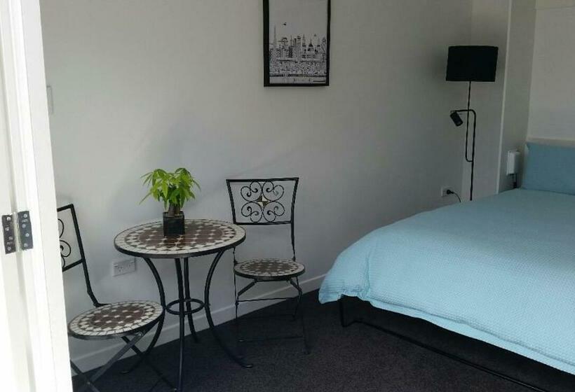 수피리어 룸, Mauao Studio