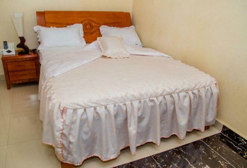 اتاق استاندارد یک نفره, Tigers S Apartment