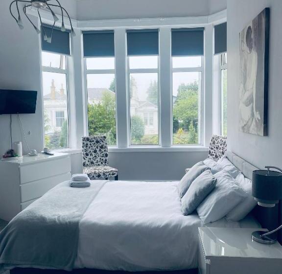 غرفة عائلية, The Portmann