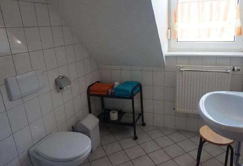 スタンダード４人部屋, Gasthaus Zur Krone