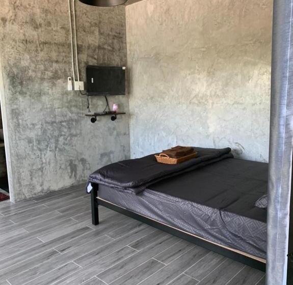 بانگلوی سوپریور, Somphoch Garden