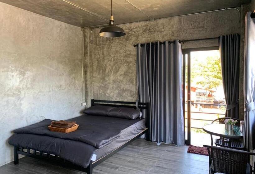 بانگلوی سوپریور, Somphoch Garden