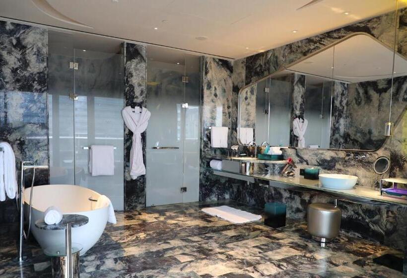 מיטת קינג בסוויטה, W Xian