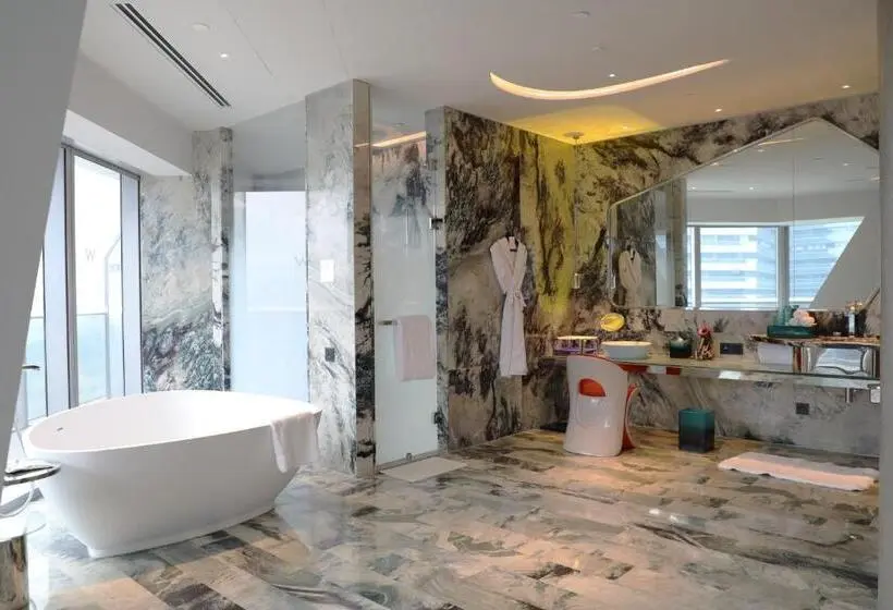 Suite with lake view, W Xian