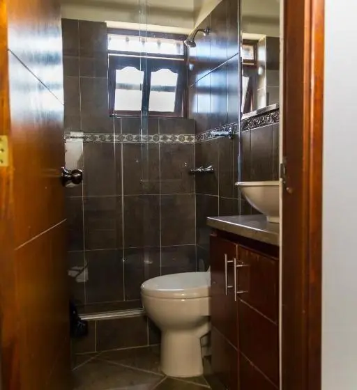 اتاق استاندارد چهارنفره با سرویس بهداشتی مشترک, Nibiru Hostel