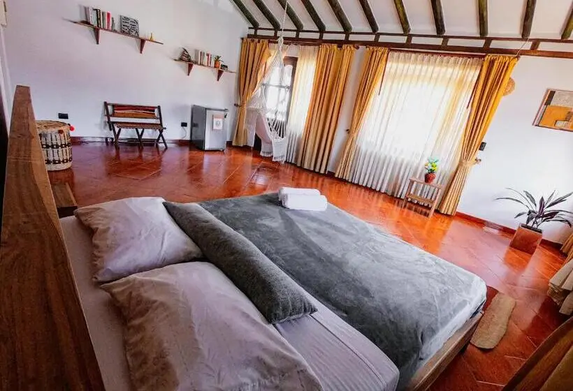 سوئیت با وان آب گرم, Nibiru Hostel