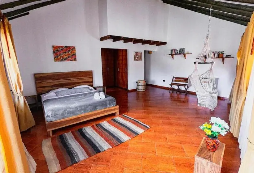 سوئیت با وان آب گرم, Nibiru Hostel