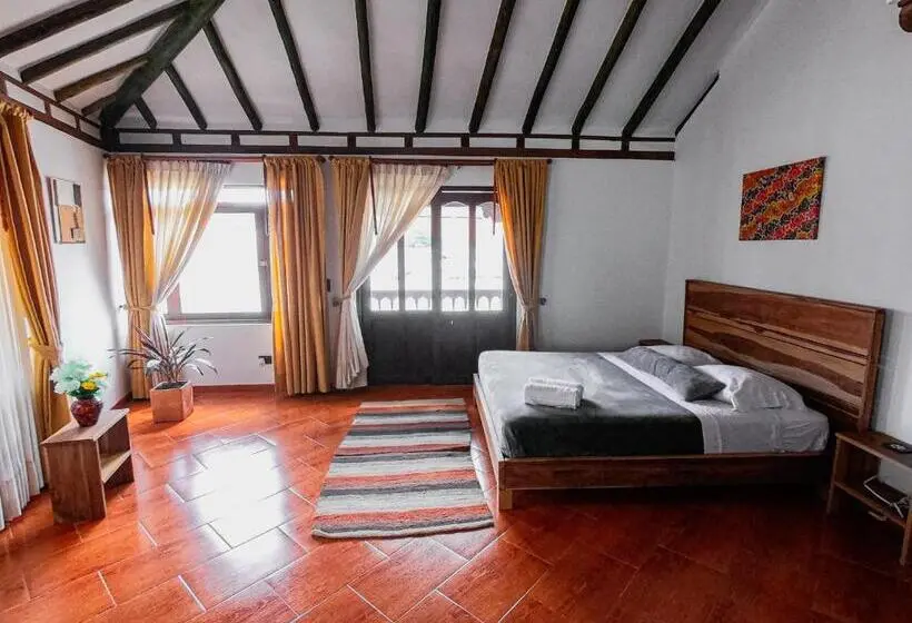 سوئیت با وان آب گرم, Nibiru Hostel