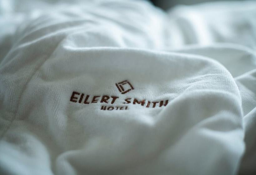 スーペリアシングルルーム, Eilert Smith