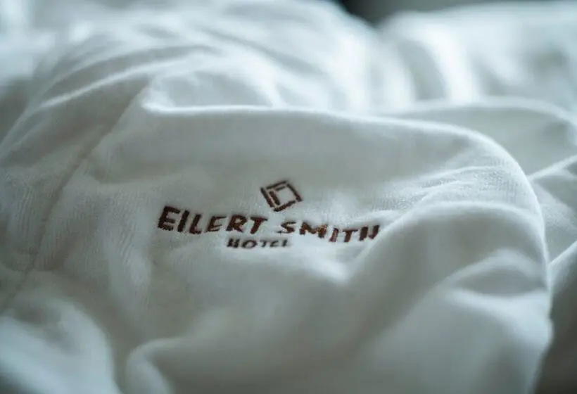スーペリアシングルルーム, Eilert Smith
