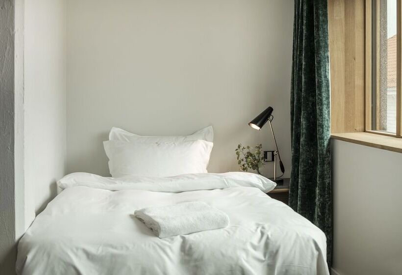 スーペリアシングルルーム, Eilert Smith