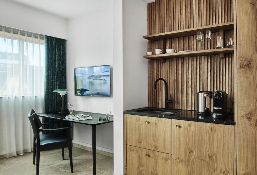 スーペリアシングルルーム, Eilert Smith