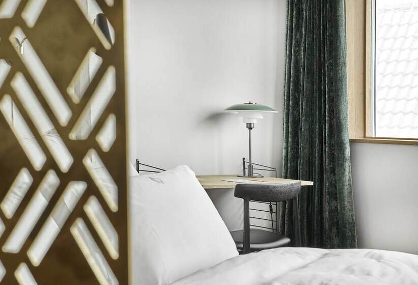 ジュニアスイート, Eilert Smith