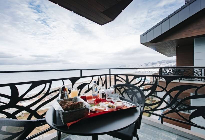 带海景的复工套房, Peerless Villas