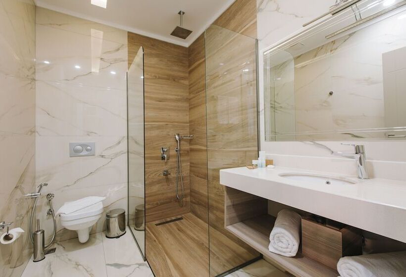 带海景的复工套房, Peerless Villas