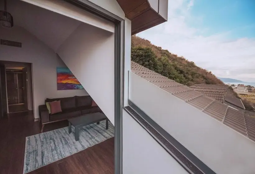 سوییت با چشم‌انداز دریا, Peerless Villas