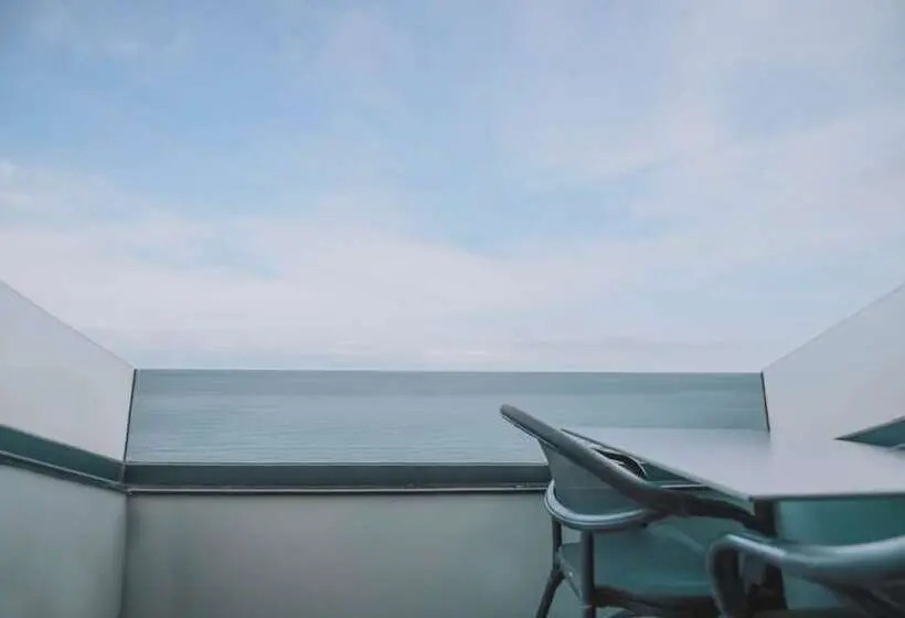 سوییت با چشم‌انداز دریا, Peerless Villas