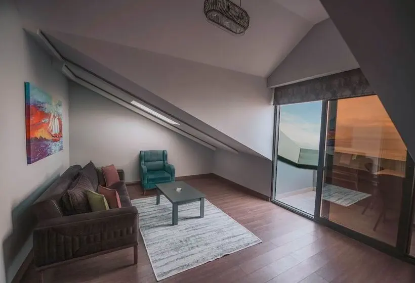 سوییت با چشم‌انداز دریا, Peerless Villas