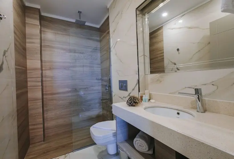 سوئیت اجرایی با چشم‌انداز دریا, Peerless Villas