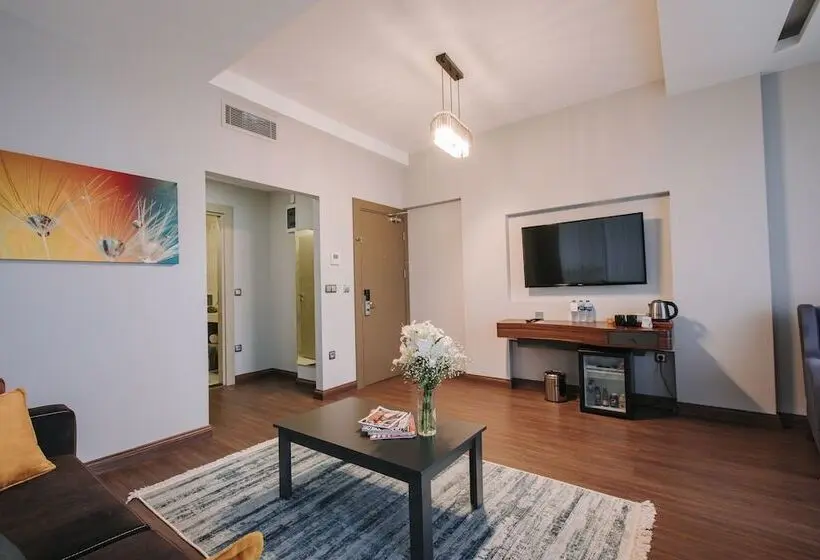سوئیت اجرایی با چشم‌انداز دریا, Peerless Villas