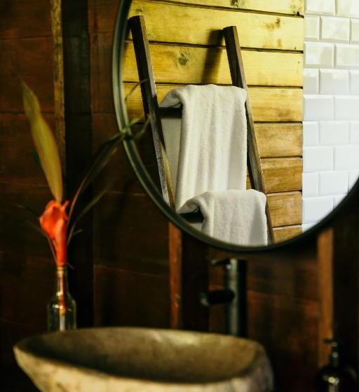 جناح جونيور مطل على الحديقة, La Loma Jungle Lodge And Chocolate Farm