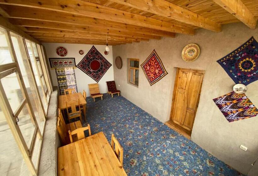 スタンダード４人部屋, Naqqosh