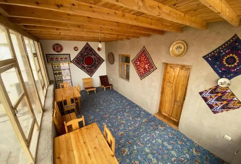 スタンダード４人部屋, Naqqosh