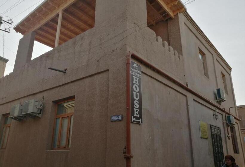 غرفة قياسية رباعية, Naqqosh