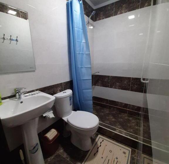 غرفة قياسية رباعية, Naqqosh