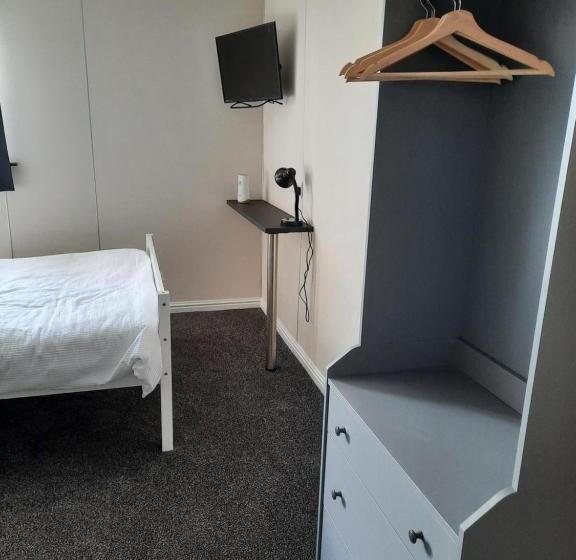 スタンダードスタジオ, The Townhouse Accommodation