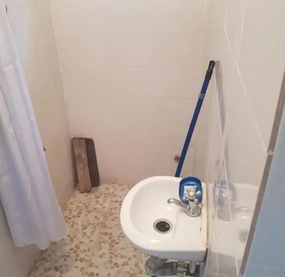 اتاق لوکس یک تخته, Sasana Motel And Guest House