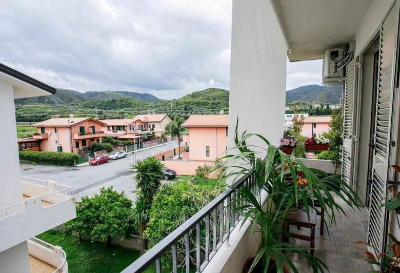 חדר סטנדרט לארבעה, B&b Scirocco House