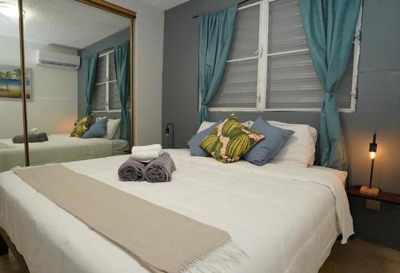 침실 2개 아파트, The Pelican Poshtel