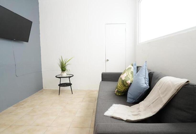 침실 1개 아파트, The Pelican Poshtel