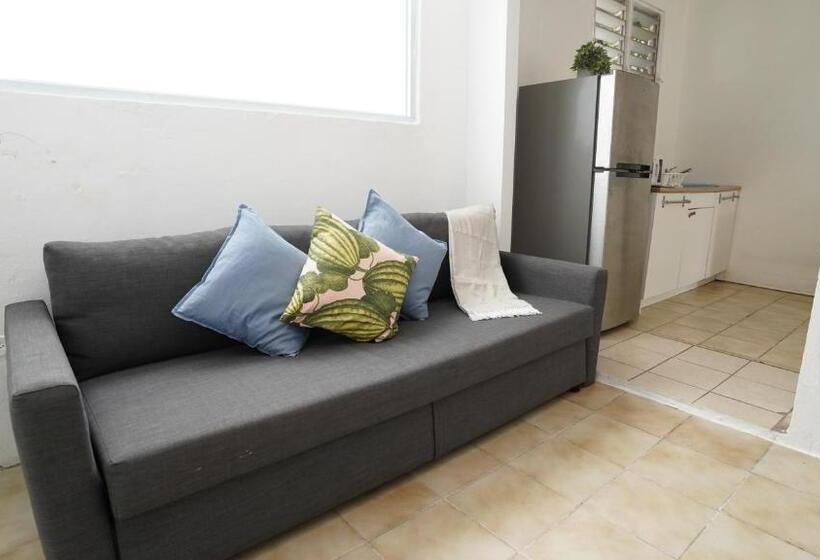 침실 1개 아파트, The Pelican Poshtel