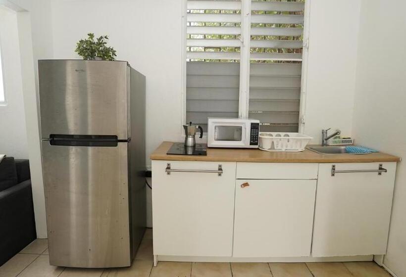 침실 1개 아파트, The Pelican Poshtel