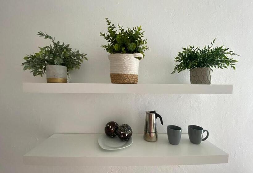 침실 1개 아파트, The Pelican Poshtel