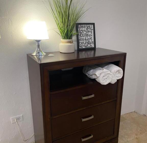 침실 1개 아파트, The Pelican Poshtel