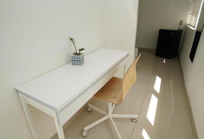 스탠다드 룸 킹사이즈 침대, The Pelican Poshtel