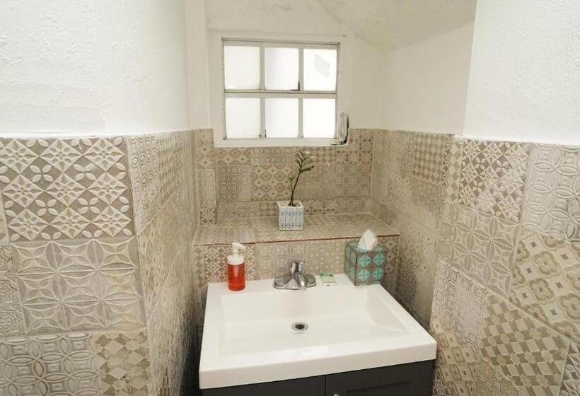 اتاق سوپریور, The Pelican Poshtel