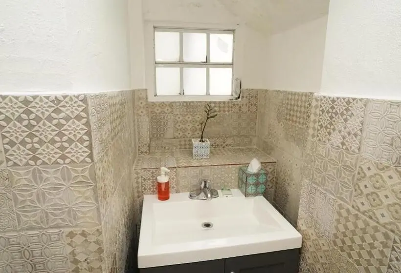 اتاق سوپریور, The Pelican Poshtel