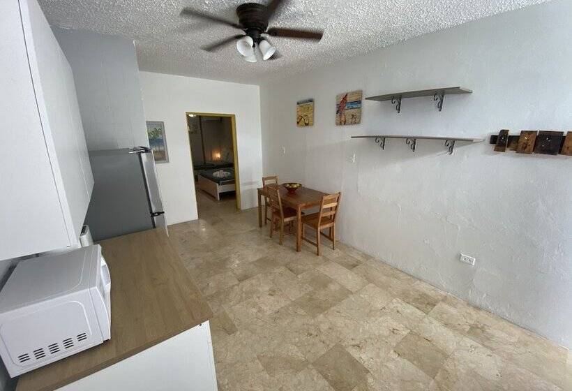 침실 1개 아파트, The Pelican Poshtel