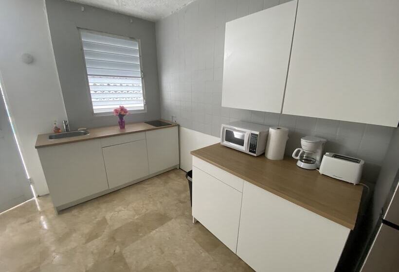 침실 1개 아파트, The Pelican Poshtel