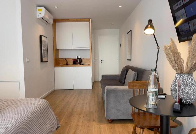 شقة دور أخير غرفة نوم واحدة, Rooftop Tirana