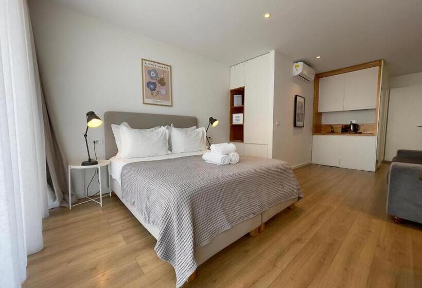 شقة دور أخير غرفة نوم واحدة, Rooftop Tirana