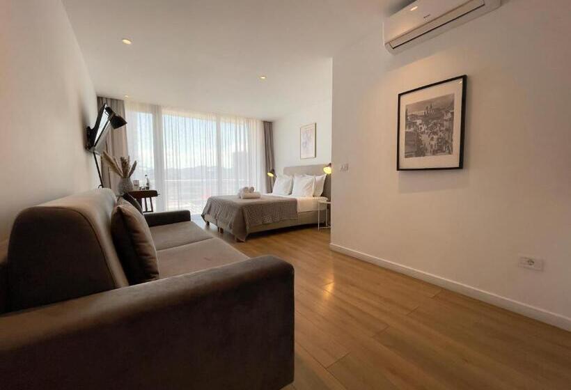 شقة دور أخير غرفة نوم واحدة, Rooftop Tirana