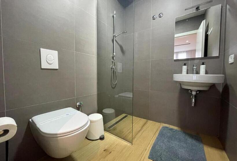 إستوديو قياسى, Rooftop Tirana